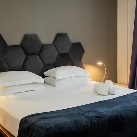 Black Hotel-2